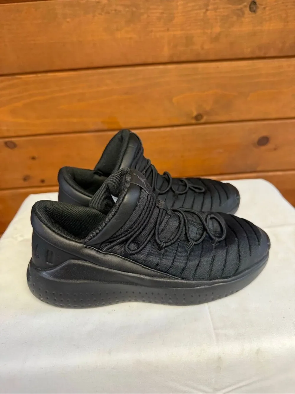Nike Air Jordan Flight Luxe sneakers Sz 2 Youth Black 919719-011